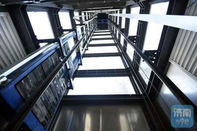 濟南首部"老樓電梯"安裝就緒 ,工期縮短近三分之二